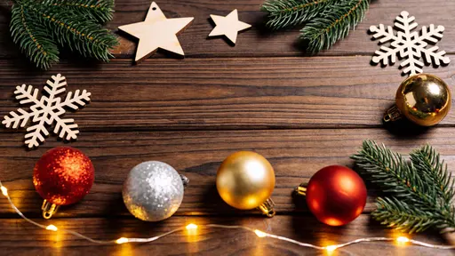 Top-down 16:9 rustic Christmas flat lay on dark brown horizontal wooden planks with pine branches, wooden stars and snowflakes, red/gold/silver baubles and warm fairy lights framing top and bottom, center left empty for copy space in a cozy